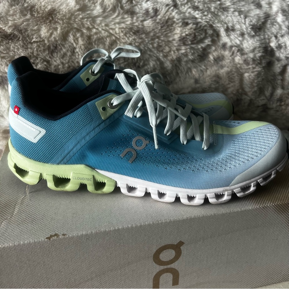 On Running Cloudflow EUC Niagara/Meadow athletic shoes.
